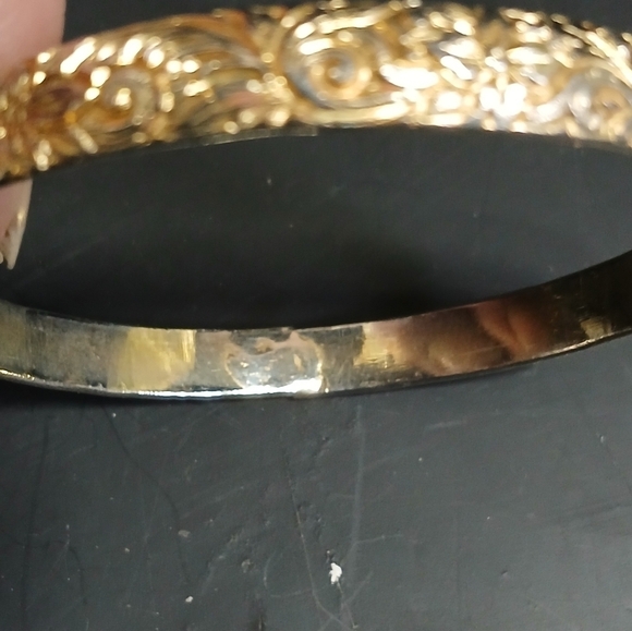 Goldtone floral flower bangle bracelet 2.5 i.d. - Picture 3 of 5